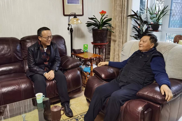 龍騰慰問(wèn)吳鋒院士照片_副本.jpg